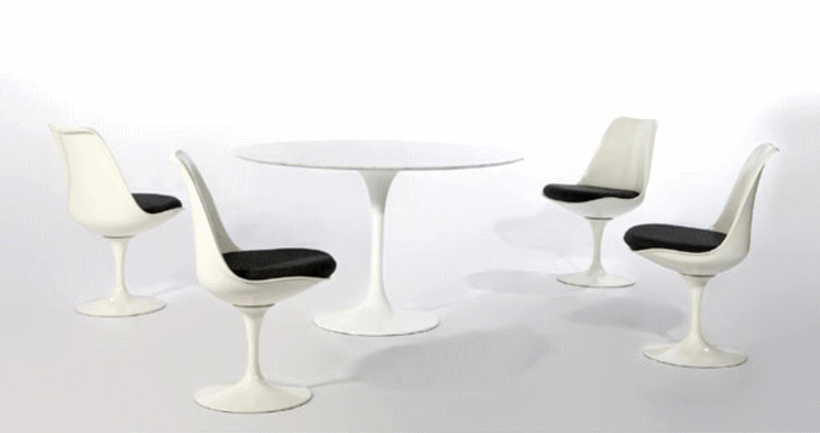 エーロ・サーリネンがデザインしたチューリップチェアとダイニングテーブル