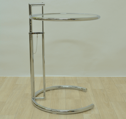 アイリーン・グレイがデザインしたE1027サイドテーブル