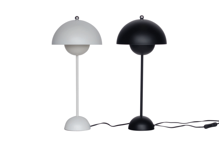 ヴェルナー・パントンがデザインしたフラワーポットテーブルランプのブラックとホワイト
