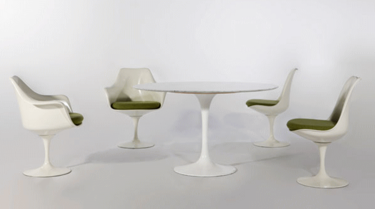 エーロ・サーリネンがデザインしたチューリップダイニングテーブルとチューリップチェア