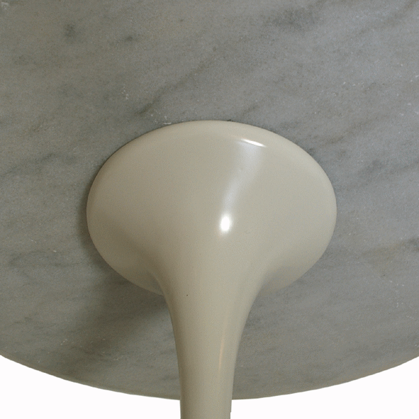 エーロ・サーリネンがデザインしたチューリップコーヒーテーブルのディテール