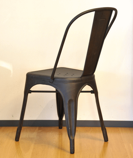 グザビエ・ポシャールがデザインしたAチェア（A-Chair）もしくはマリーンチェア（Marine chair）コーヒー色の後方