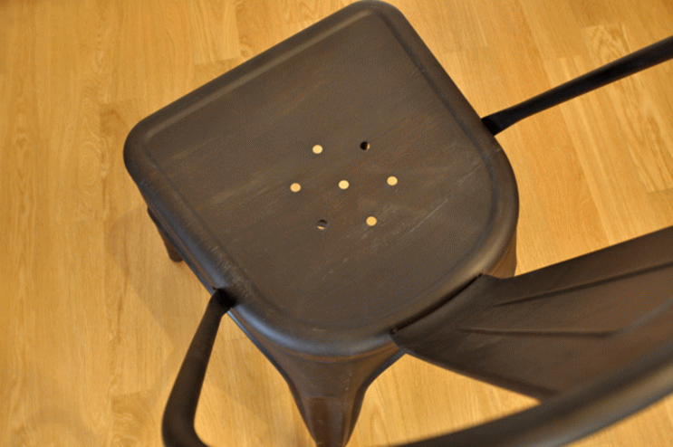 グザビエ・ポシャールがデザインしたAチェア（A-Chair）もしくはマリーンチェア（Marine chair）コーヒー色はユーズド加工仕上げ
