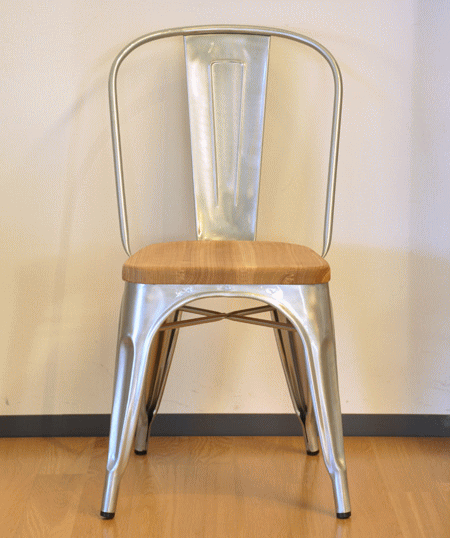 グザビエ・ポシャールがデザインしたAチェア（A-Chair）もしくはマリーンチェア（Marine chair）座面ウッドの正面