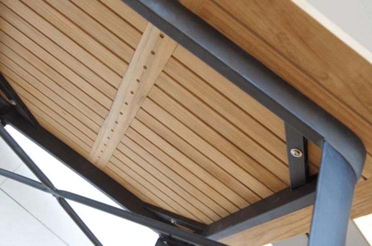 ジャン・ポシャールがデザインしたマリーンテーブルの天板裏のディテール