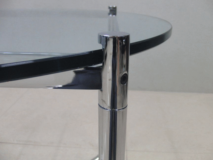 ルードウィッヒ・ミース・ファン・デル・ローエのMRテーブルのディテール（イタリア製）