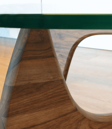 イサム・ノグチがデザインしたコーヒーテーブルIN50（脚：ウォルナット）のディテール