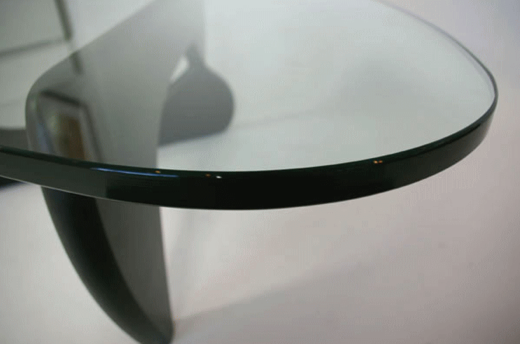 イサム・ノグチがデザインしたコーヒーテーブルIN50（脚：アッシュブラック塗装）のディテール